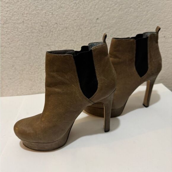 Vince camuto Platform Chelsea Boot 8B - Picture 3 of 9